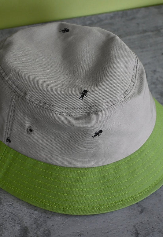 HO HOS HOLE IN THE WALL - "Ants on Your Hat" bucket hat ▲Grey▼Green colorway combo